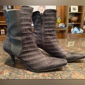 Andrew Geller ladies fabric short heeled boots.